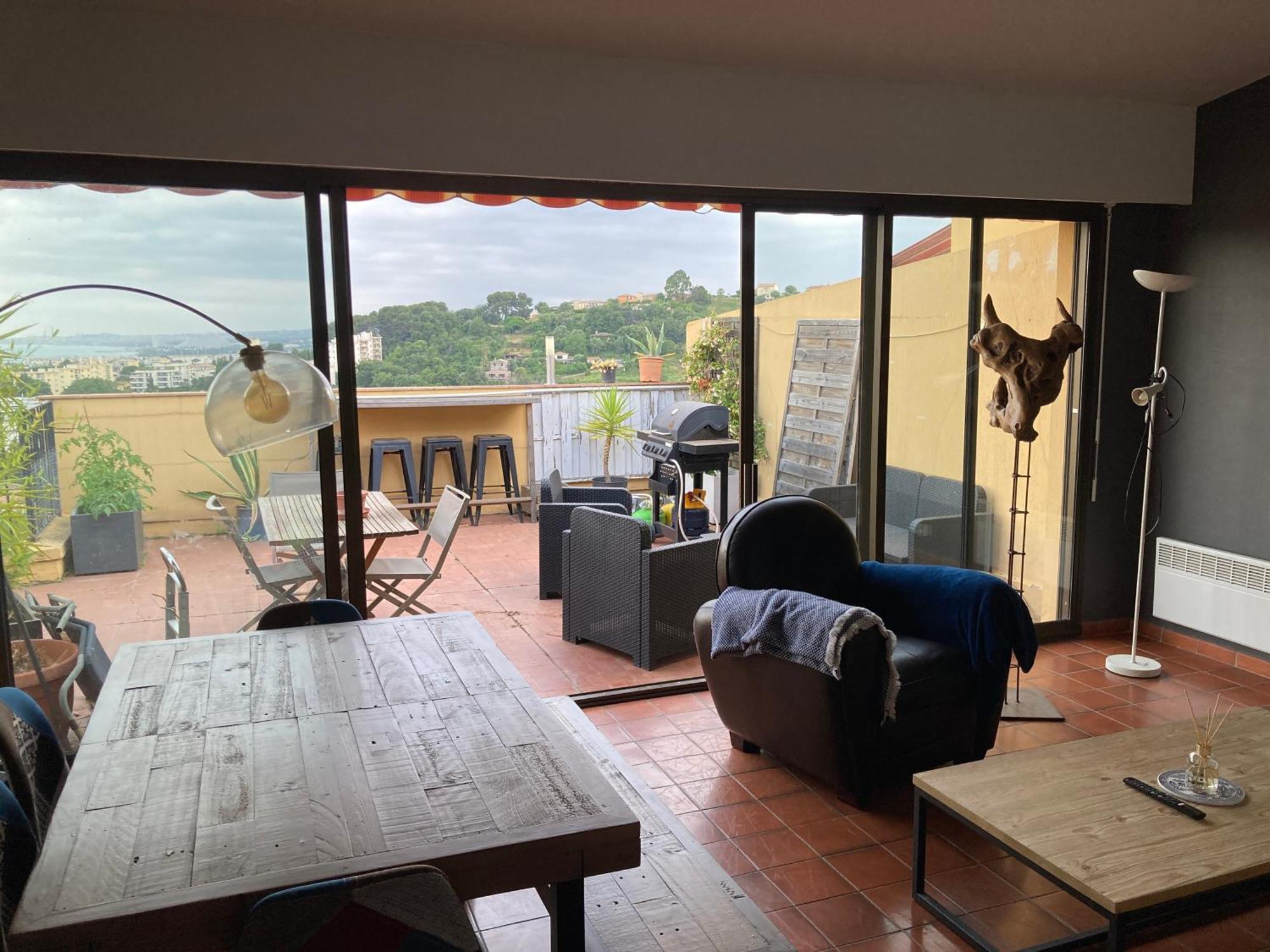 T2 Traversant Avec Une Grande Terrasse Et Piscine Cagnes-sur-Mer Extérieur photo