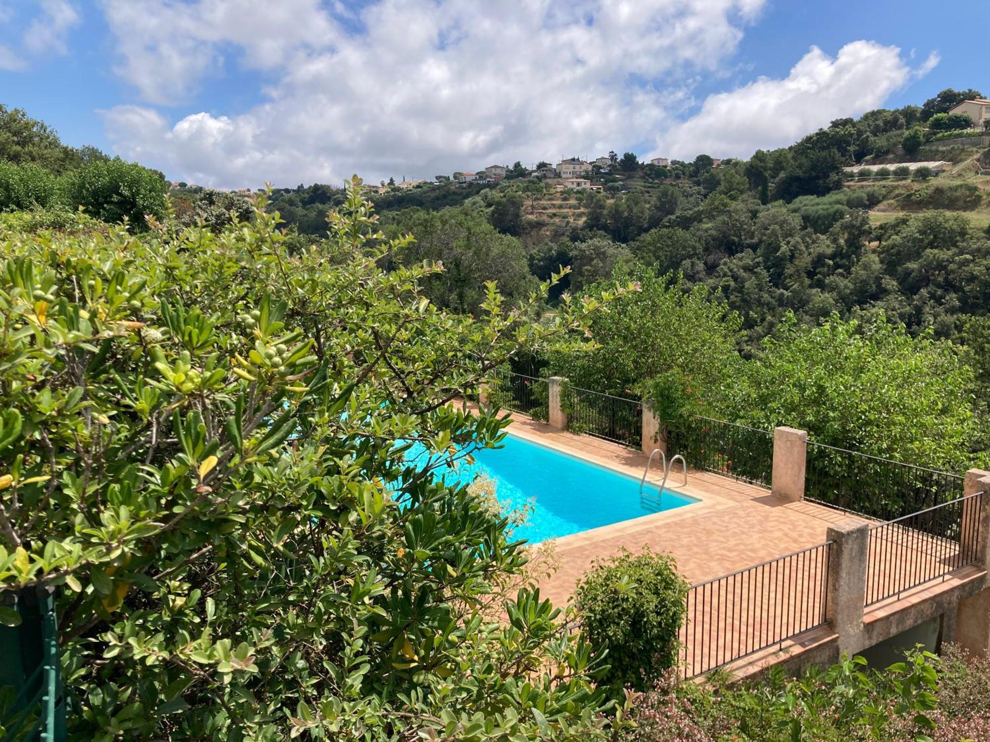 T2 Traversant Avec Une Grande Terrasse Et Piscine Cagnes-sur-Mer Extérieur photo