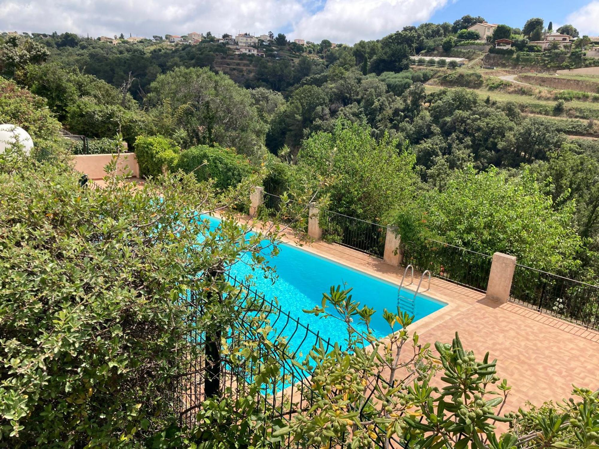 T2 Traversant Avec Une Grande Terrasse Et Piscine Cagnes-sur-Mer Extérieur photo