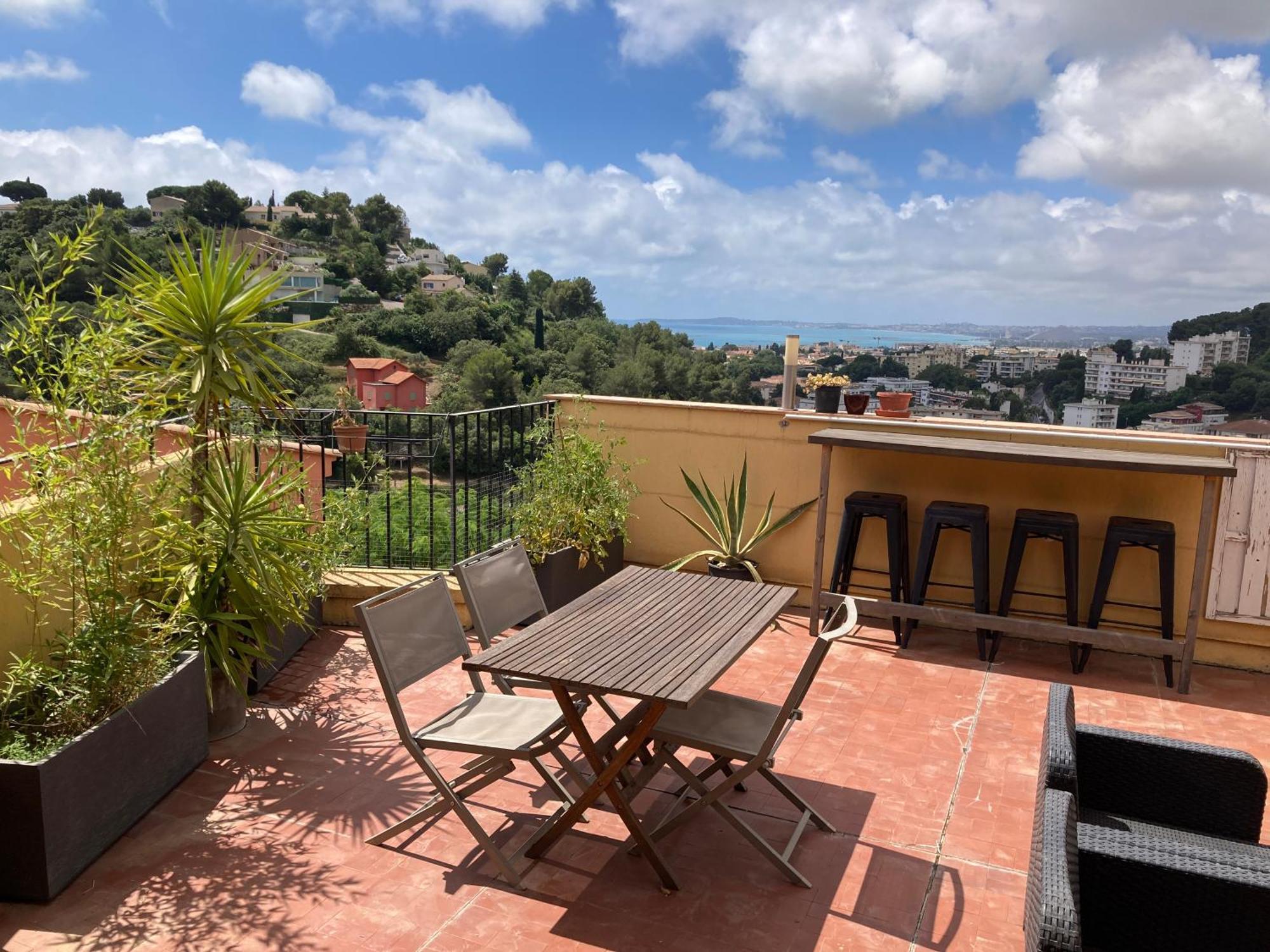 T2 Traversant Avec Une Grande Terrasse Et Piscine Cagnes-sur-Mer Extérieur photo